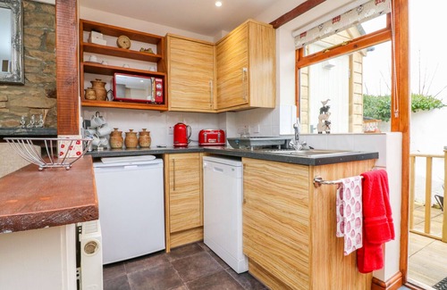 Broadwoodkelly Cottage | Cedarwood Cottage