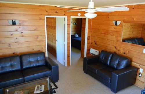 Owhata Hotel | Cedarwood Lakeside Motel & Conference Venue