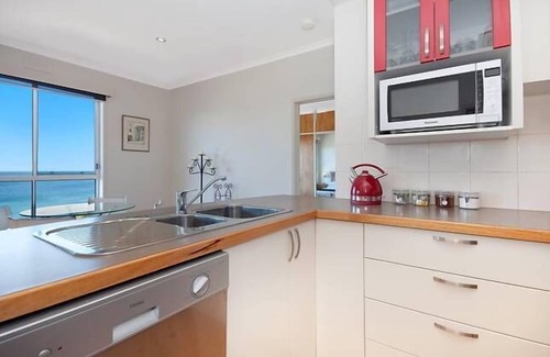 Portland Apartment | CeeViews - Affordable Ocean Views