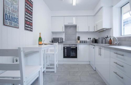 Birchgrove House | Cefn Road - 3 Bedroom Bungalow - Glais