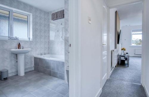 Birchgrove House | Cefn Road - 3 Bedroom Bungalow - Glais