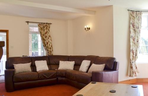 Newtown House | Cefnaire