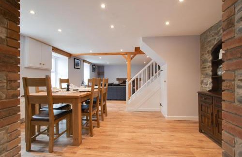 Bontnewydd House | Cefnhendre