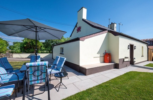 Bontnewydd House | Cefnhendre - Two Bedroom House, Sleeps 4
