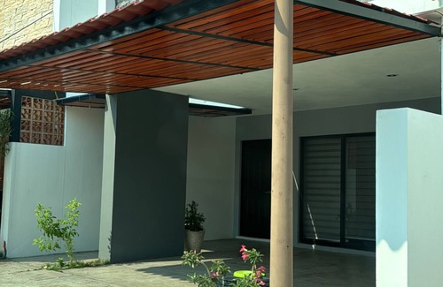 Centro House | CEIBA WOMAN'S HOUSE - 3 BEDROOMS, INDOOR POOL, WE INVOICE