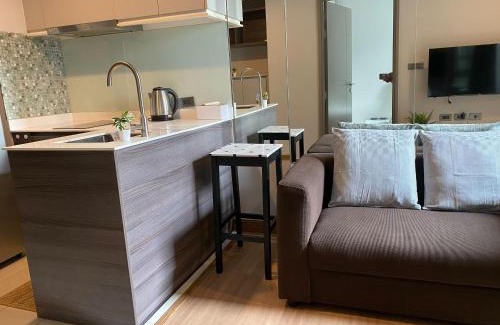 Ekkamai Apartment | Ceil by Sansiri BTS Ekamai Shuttle to BTS Ekamai , Gateway mall , Major Cineplex mid city. Great place to explore bangkok