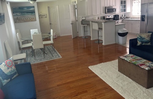 Issue House | Celebrate Summer at Sunny Place Cottage!