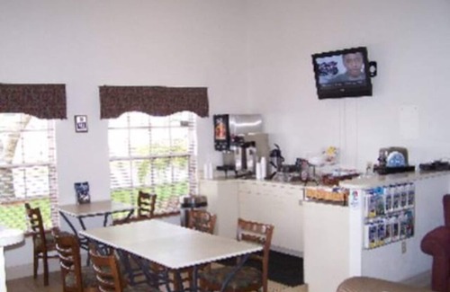 Haines City House | CELEBRATE! Sun, Fun, Relax- Suite- 2 Queen Beds