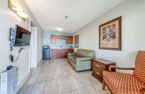 Haines City House | CELEBRATE! Sun, Fun, Relax- Suite- 2 Queen Beds
