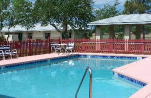 Haines City House | CELEBRATE! Sun, Fun, Relax- Suite- 2 Queen Beds