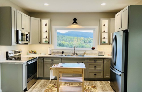 Woodstock Cottage | Celebration Cottage with Mountain Views in beautiful Shenandoah County, Virginia