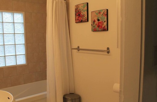 Wasaga Beach House | Cėleste cottage is 2 minutes walk to the beautiful sandy beach of Georgian Bay..