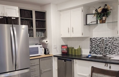 Wasaga Beach House | Cėleste cottage is 2 minutes walk to the beautiful sandy beach of Georgian Bay..