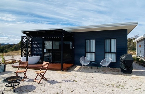 Grattai Cabin | Celestine - Cosy 1 bedroom , eco-friendly cabin with stunning natural surrounds.