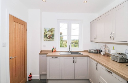 Aller Cottage | CELIA'S VIEW, pet friendly, with a garden in Langport