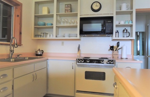 Murphys Apartment | Cellar Master's Suite - Peaceful, Private Suite on Picturesque 5 acres!
