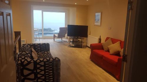Cellardyke House | Cellardyke 3-Bed House Sleeps 6 with Sea Terrace