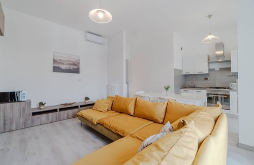 Cenisia Apartment | Cenisia Roomy Apt x6- w/Balcony