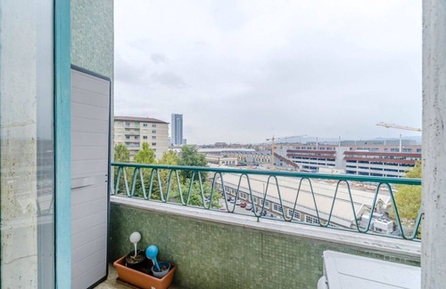 Cenisia Apartment | Cenisia Roomy Apt x6- w/Balcony