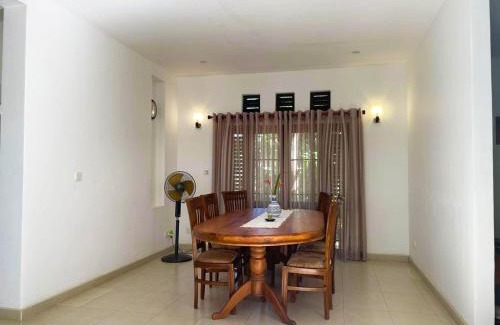 Negombo Bed & Breakfast | Cenreeza Airport Villa