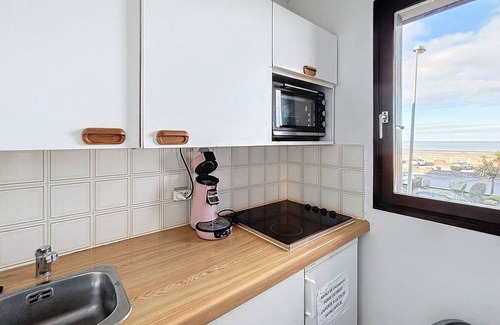 Merville-Franceville-Plage Apartment | Central family apartment with parking and pets allowed