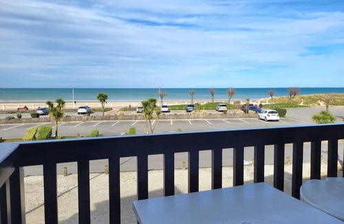 Merville-Franceville-Plage Apartment | Central family apartment with parking and pets allowed