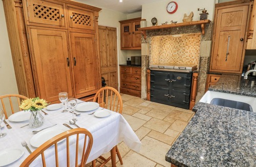 Embsay Cottage | CENTENARY COTTAGE, pet friendly, character holiday cottage in Skipton