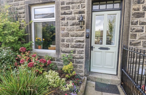 Embsay Cottage | CENTENARY COTTAGE, pet friendly, character holiday cottage in Skipton