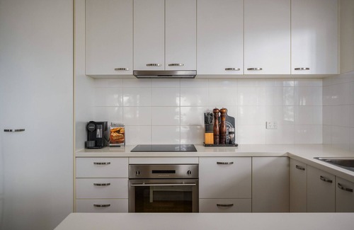Wandiligong House | Centenary Heights - Boasting commanding views of the surrounding bushland and rolling hills of Wandiligong .