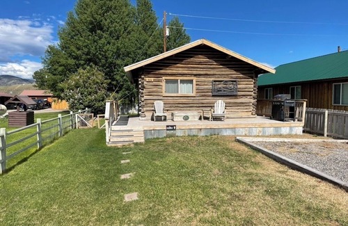 Melrose Cabin | Centennial Cabin -Beautiful Montana Mountain Views