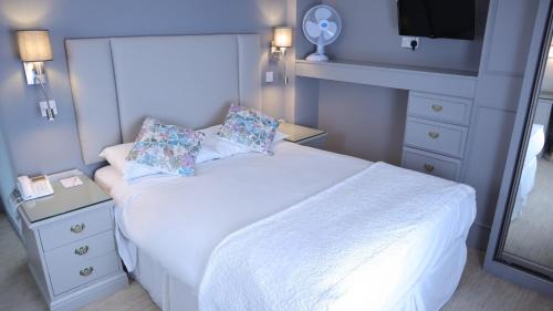 Cambridge Hotel | Centennial Hotel