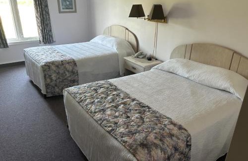 Sauble Beach Hotel | Centennial Motel