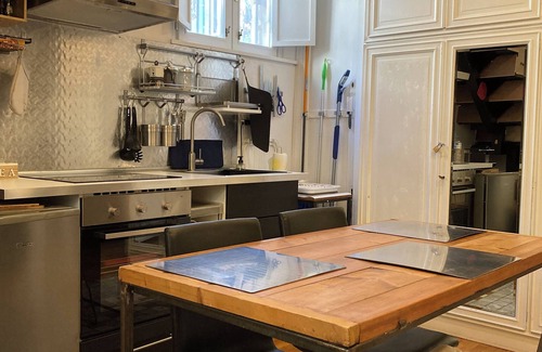 Parma City Centre Apartment | Center, air conditioned, renovated with transit and parking