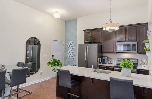 St. Paul's Park Apartment | Center City Allentown entirehome