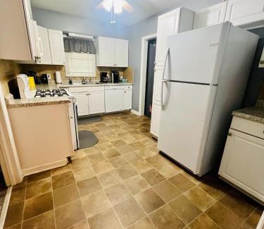 Columbus House | Center City Family Getaway