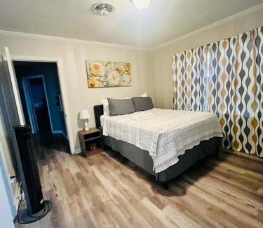 Columbus House | Center City Family Getaway