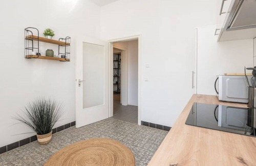 Krefeld Apartment | Center Dream Apartment | Netflix, full Kitchen, Shower, Washingmaschine