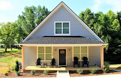 Smithville House | Center Hill Lake Cottage Four Seasons, Smithville, TN