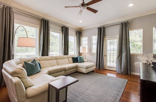 Silver Point House | Center Hill Lake House, Walk to Hurricane Marina. Sleeps 10