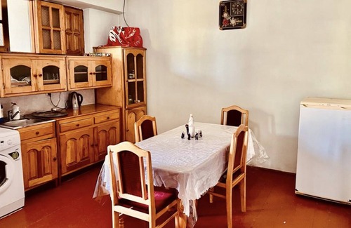 Ismailli House | Center of City of Ismayilli Bag Evi Family/Pet Friendly Townhouse