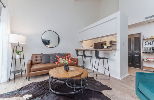 Owensboro House | Center of city private Town Home W/fire pit &BBQ