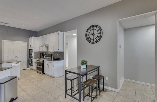 South Arlington House | Center of DFW! ATT stadium! Pool, Hot tub, Sauna and Gym oasis!