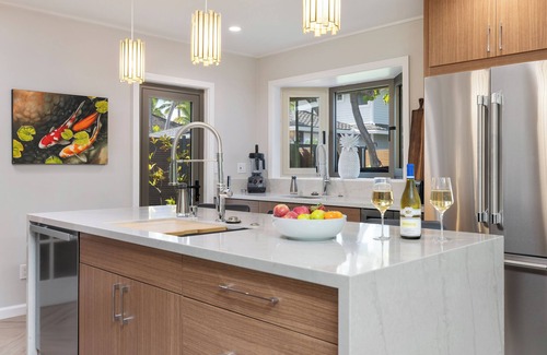 Kailua House | Center of Kailua Bay! Licensed Beach Front Rental #1990/NUC-1774,1775