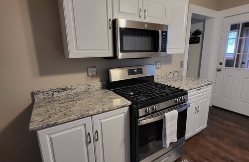 Lenox Apartment | Center of Lenox, cozy Apartment 2-bedroom REVIEWS https:/abnb.me/kcBk7oCR6xb