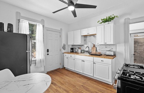 Little Italy Apartment | Center of Little Italy #1