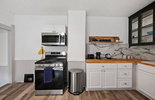 Little Italy Apartment | Center of Little Italy #4