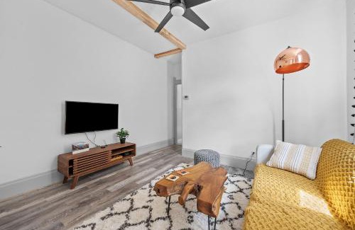 Little Italy Apartment | Center of Little Italy #2