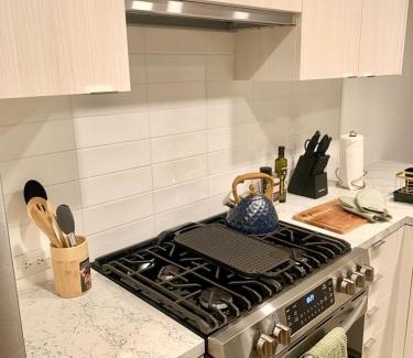 Wilshire Center Apartment | Center of Los Angeles Zen Suite 1Bed 1Bath Retreat