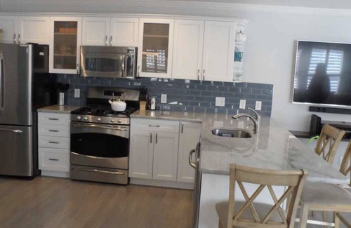 Margate City Condo | Center of Margate. A five minute walk to beach and main street restaurants.