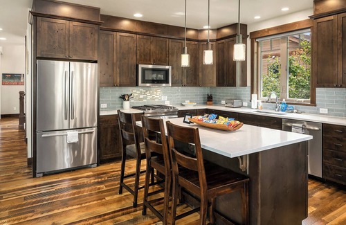 Cle Elum Cabin | Center of Suncadia! 4 King Beds, Hot tub, Fire pit & game room. Exceptional home